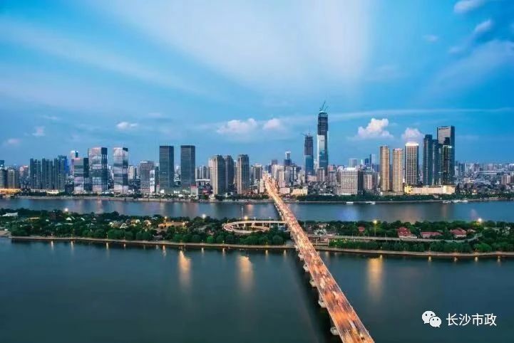 以城市，見未來(lái)；與城市，共成長(zhǎng)